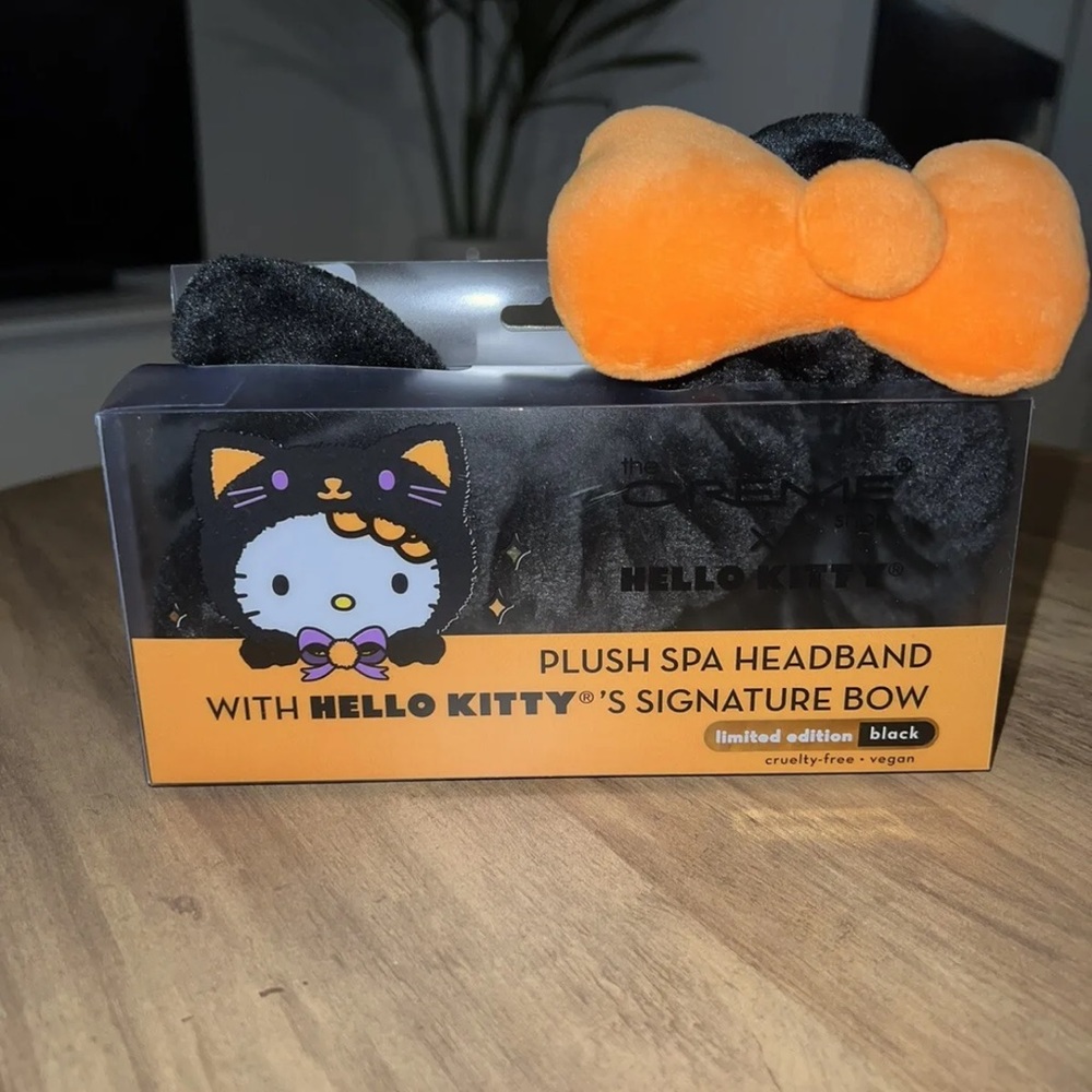 The Creme Shop x Hello Kitty Limited Edition Halloween Plush Spa Headband Black